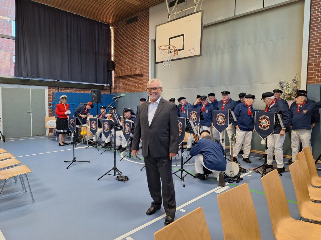 Der 1.Vorsitzende begrüßt den Shantychor