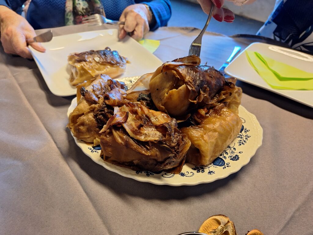 Mittagessen mit Kohlrouladen